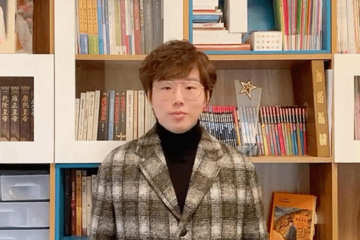 班长黄旭明发表新春贺词。